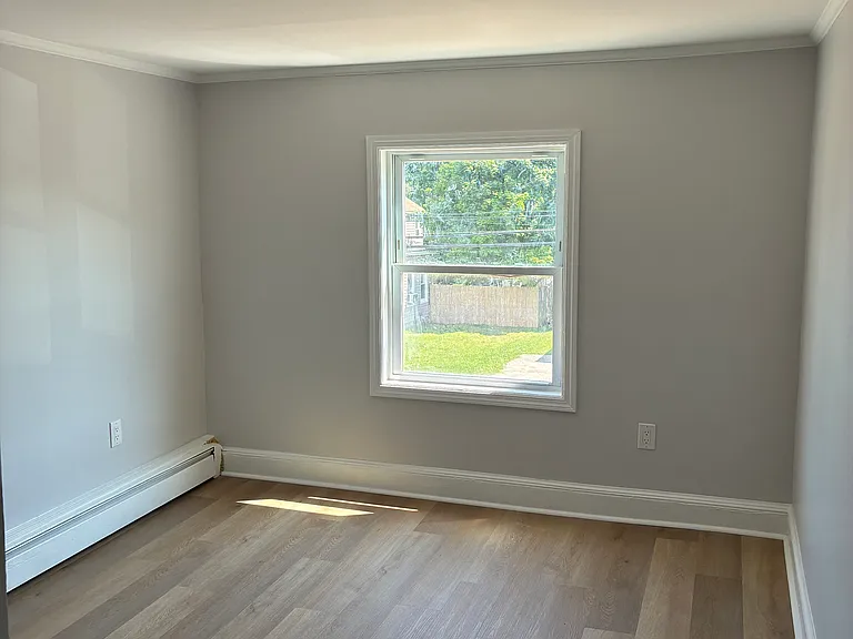 27 Pearl St — Photo 5