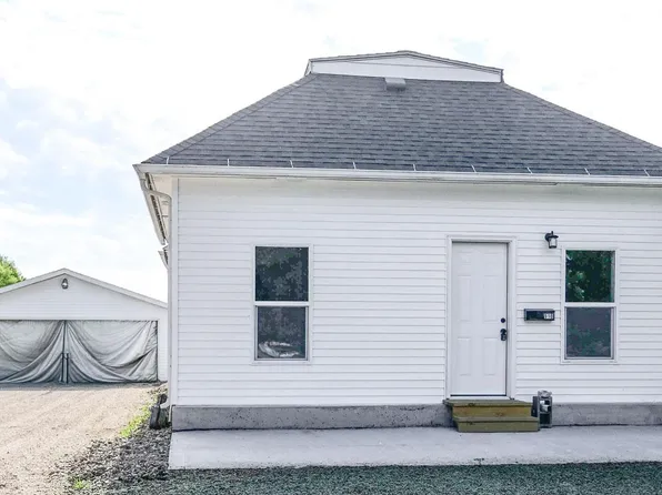 910 East St, Lamont, IA 50650