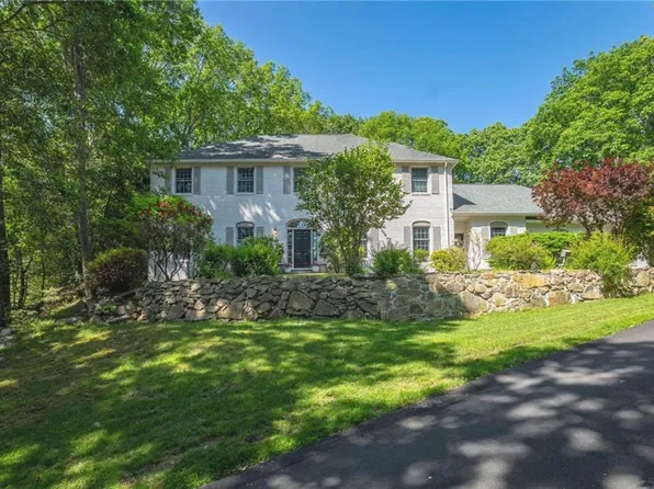 125 Fernwood Dr, East Greenwich, RI 02818