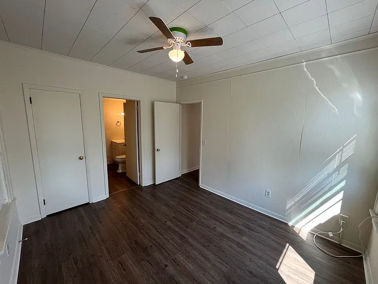 205 S Willow St #B — Photo 3