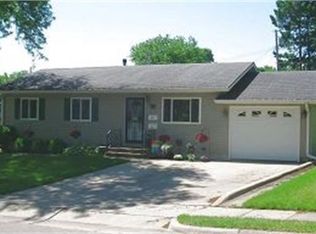1609 Scenic View Dr, Dubuque, IA 52001