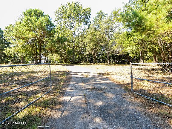 2nd image of 10232 Goodman Rd