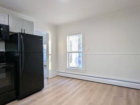 4th image of 8 Cedar Ct APT 2