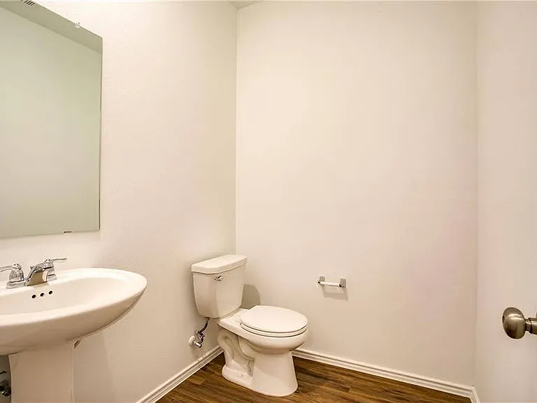 204 Coventry Dr — Photo 18