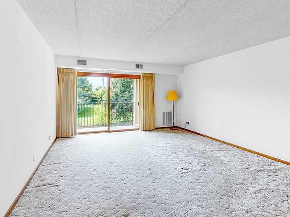3rd image of 6460 W Belle Plaine Ave APT 207