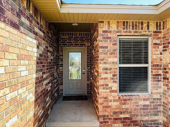 2nd image of 2409 Flagstone Dr