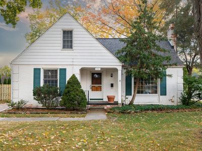 1341 Hawthorne Rd, Grosse Pointe Woods, MI, 48236