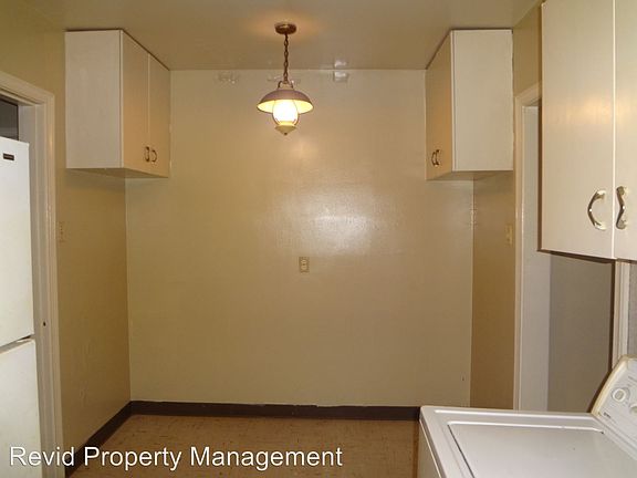 3rd image of 327 Marianna St