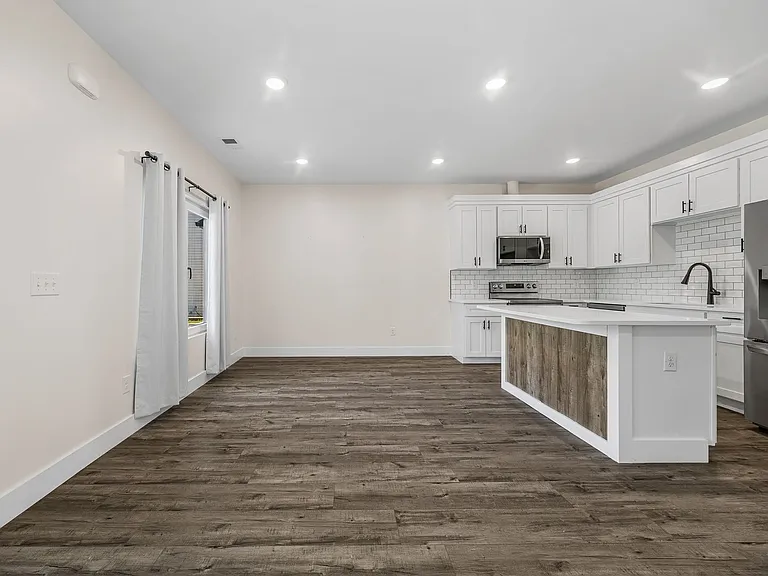 32 Beverly Hills Dr — Photo 3