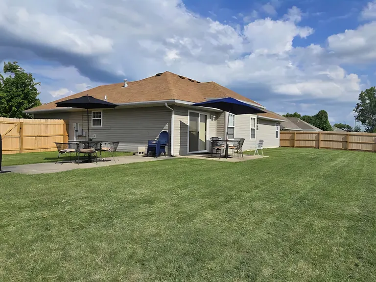 2315 Lichfield Dr — Photo 3