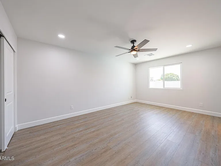 11202 N 43rd Dr — Photo 15