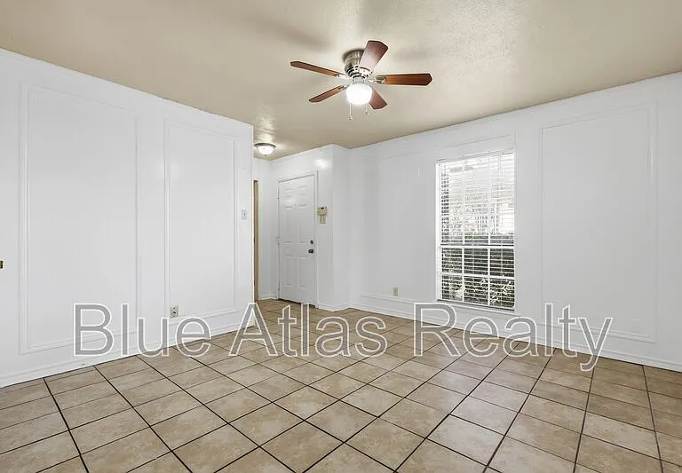 704 Skyline Dr — Photo 6
