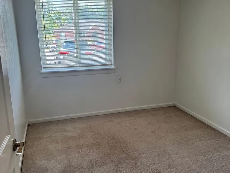 1700-1790 Liberty Ln — Photo 31