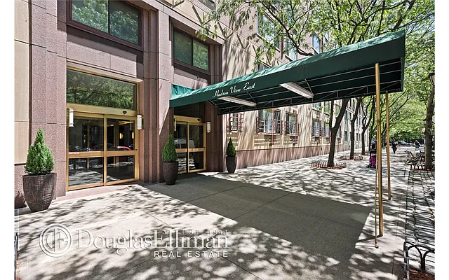 Sold by Douglas Elliman | media 24