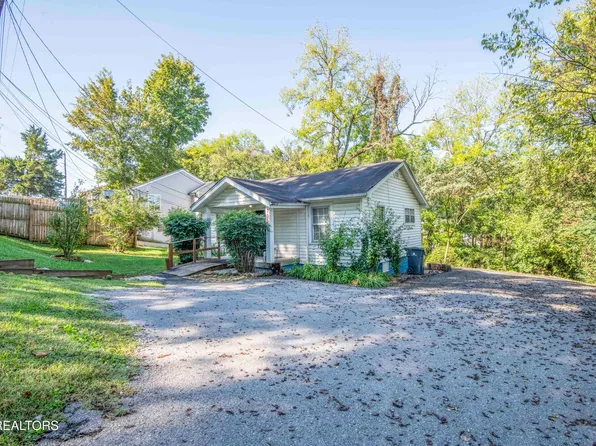 705 W Inskip Dr, Knoxville, TN 37912