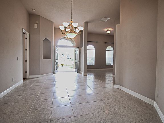 4th image of 2520 Canary Isles Dr
