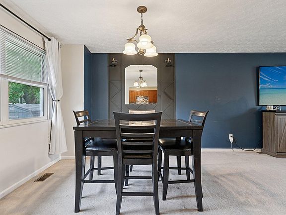 14-web-or-mls-E Covered Bridge Dr-S2208-