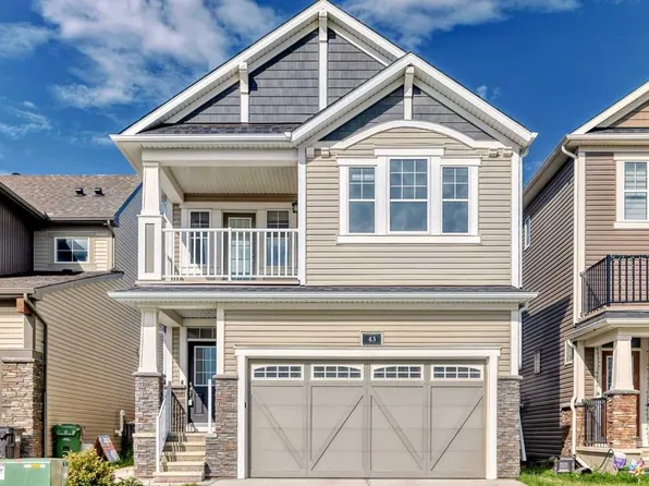 43 E Carrington Cres NW, Calgary, AB T3P 1N6