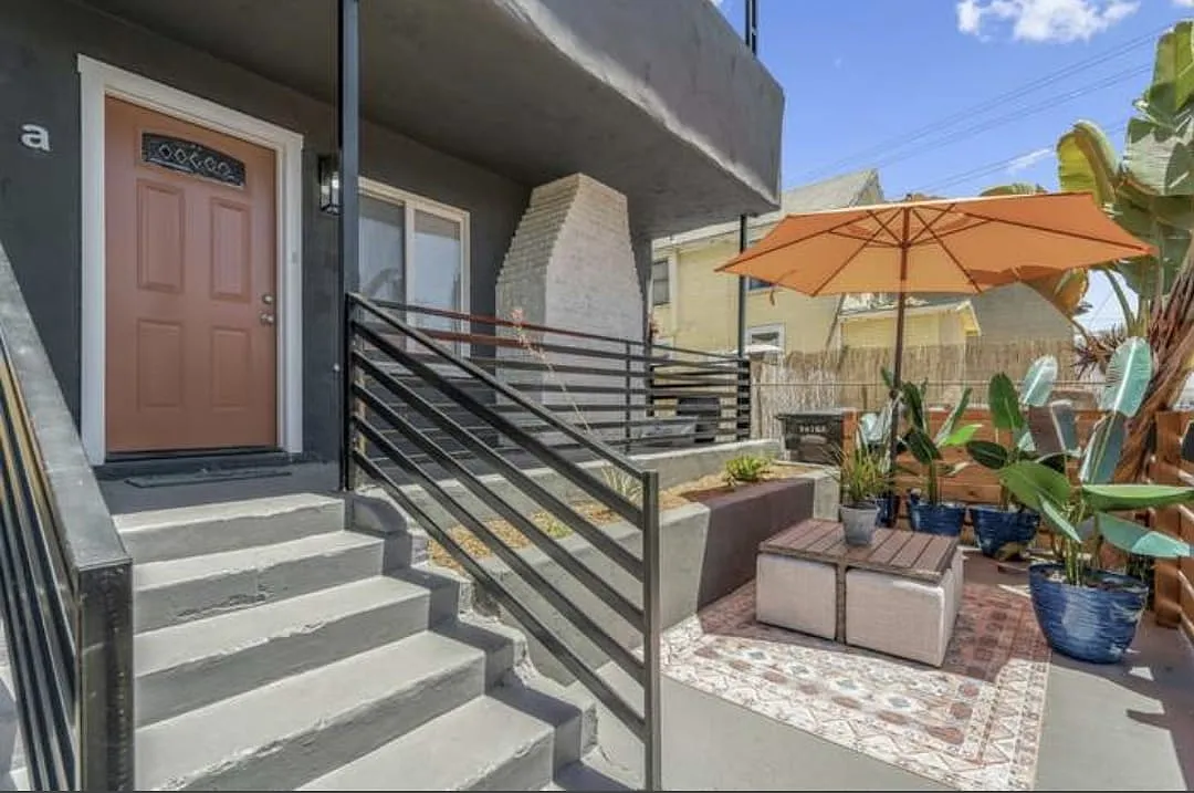2 bed, 726 sqft, $3,090 — Photo 1