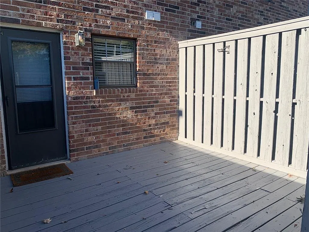 1235 Riverside Dr — Photo 4