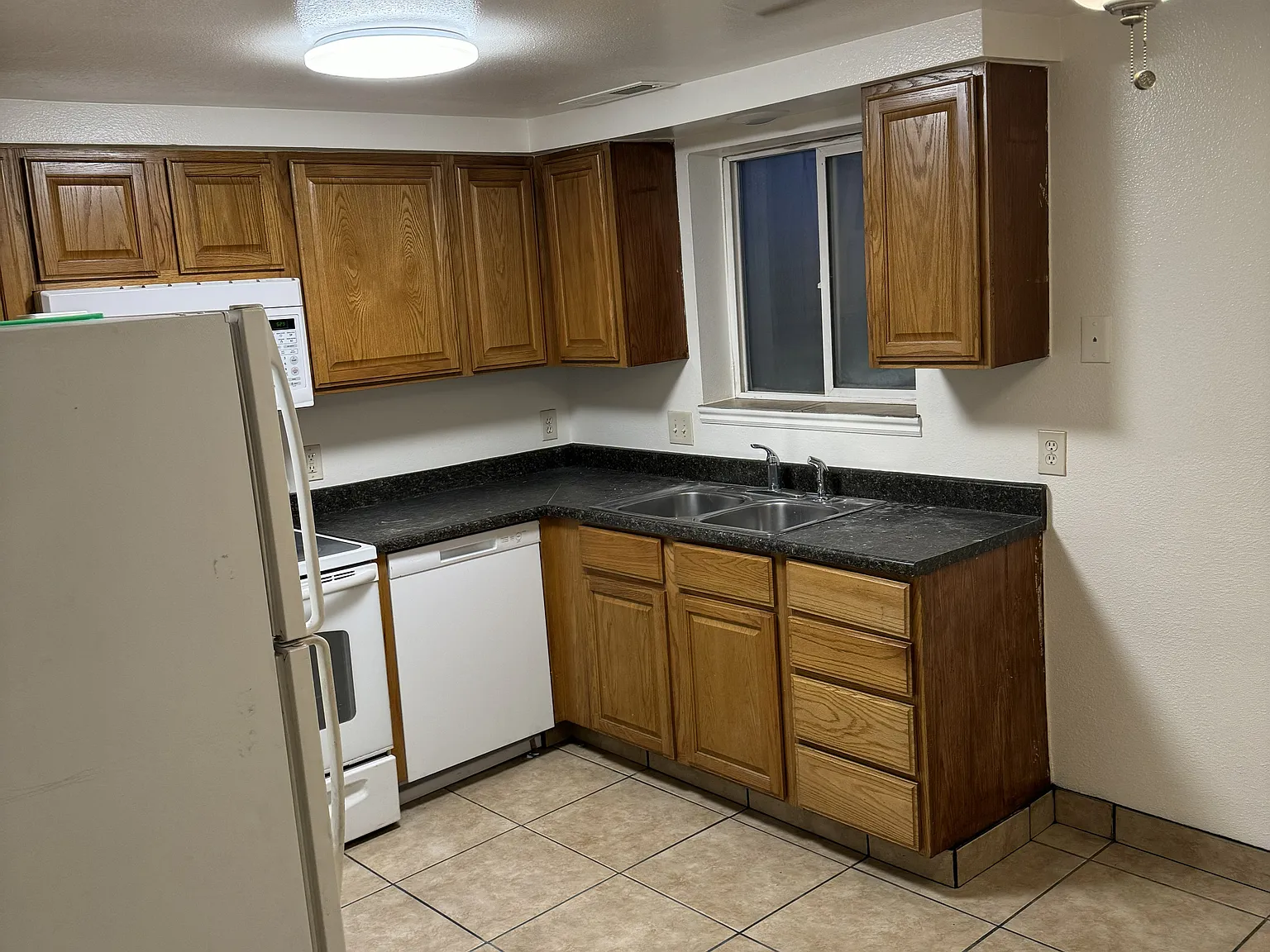 2 bed, 994 sqft, $1,300 — Photo 2