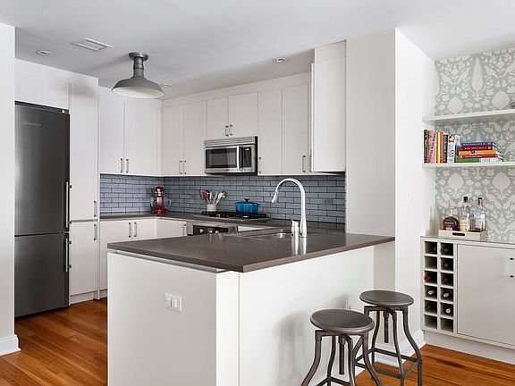 3rd image of 57 Reade St APT 14A