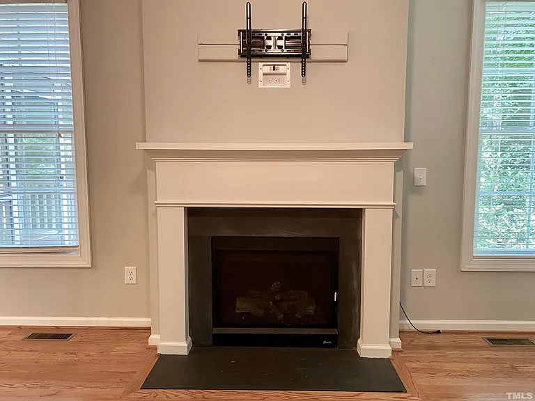 207 Lake Dr — Photo 11