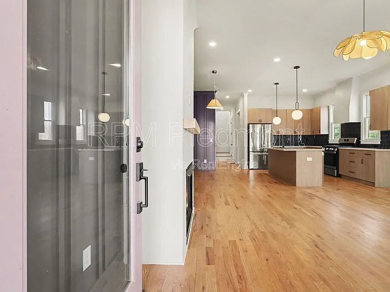 1081 Hill St SE #B — Photo 9