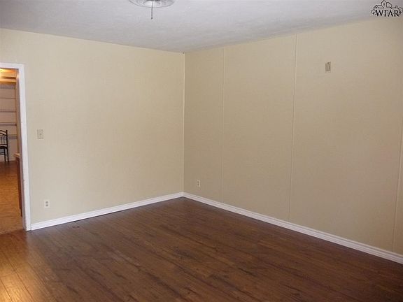 3rd image of 3011 Avenue Q
