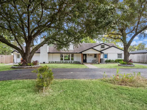 205 W Bayou Dr, Dickinson, TX 77539