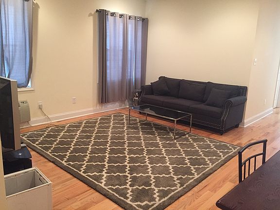 4th image of 527 S 42nd St APT 2D
