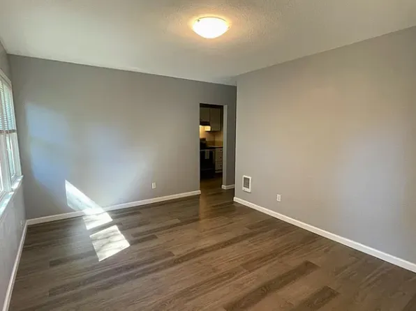 108 Rogue Ln, Rogue River, OR 97537