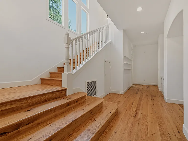 2491 Spring Mountain Rd — Photo 38