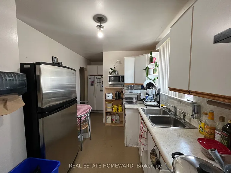 124 Glencrest Blvd #MAIN — Photo 4