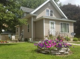 300 1st St SE, Hayfield, MN 55940