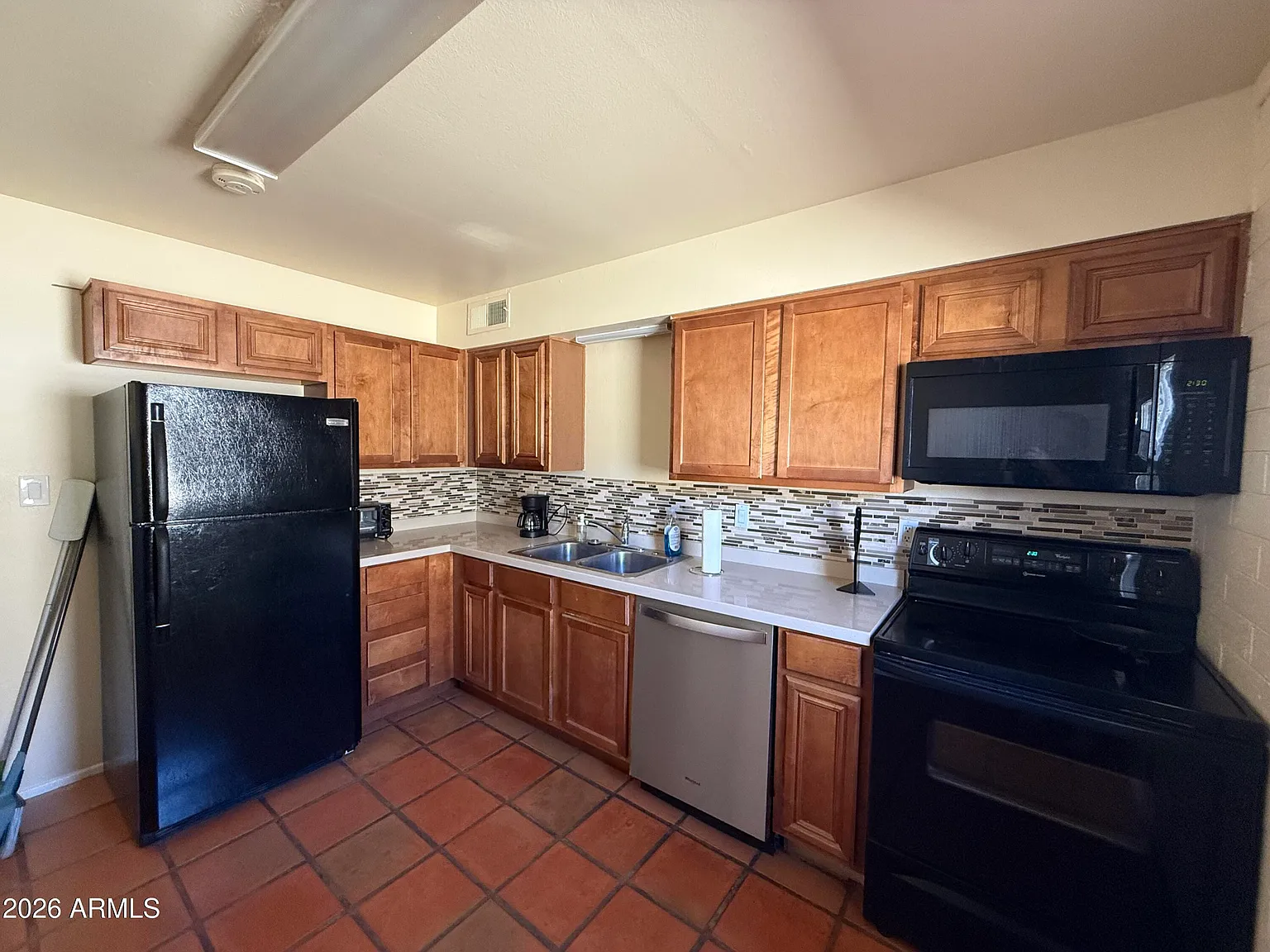 2 bed, 1.0 bath, 822 sqft, $1,550 — Photo 2