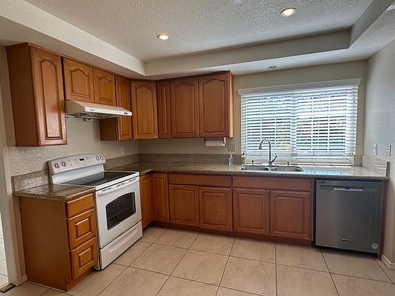 5th image of 840 Bridle Dr