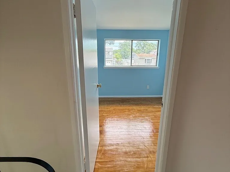 24 York St — Photo 13