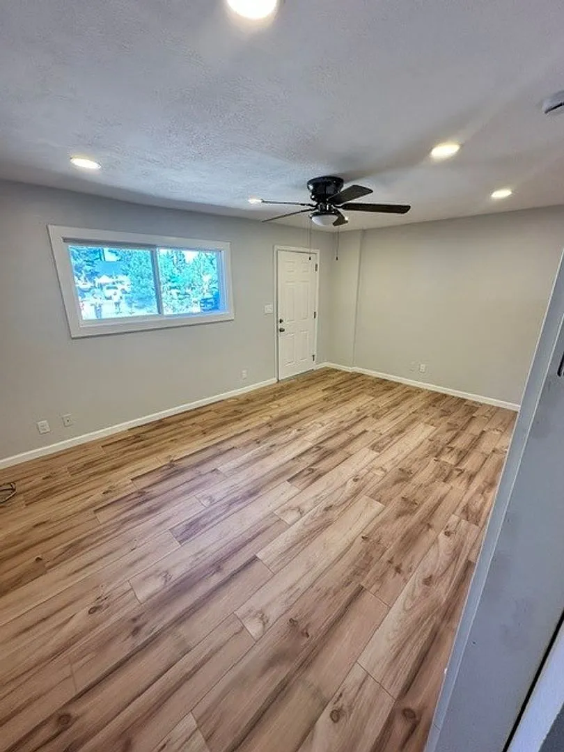 Nicely updated 2Bd 1Ba home available now for a longterm lease! Call today to view. — Photo 4
