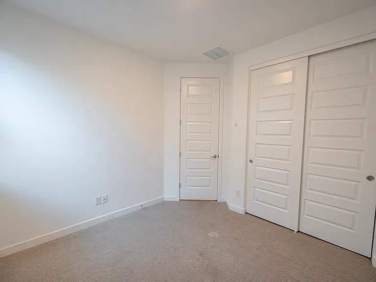 6910 S 12th Pl — Photo 17