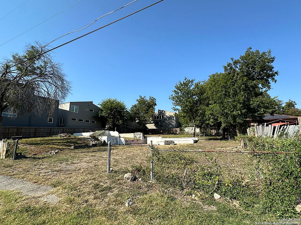 2nd image of 143 Cloudhaven LOT 13