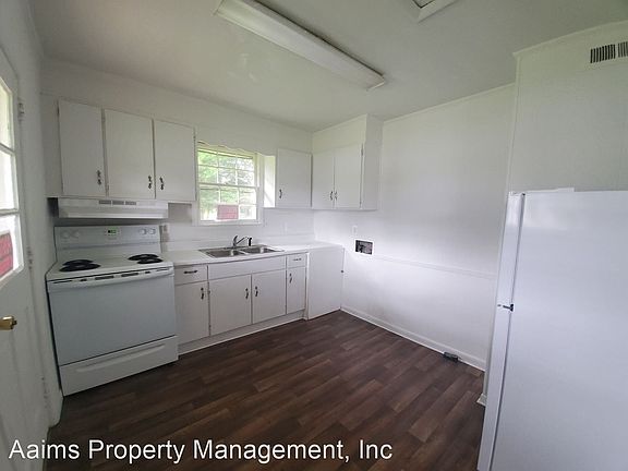 3rd image of 115 Enoch Ave