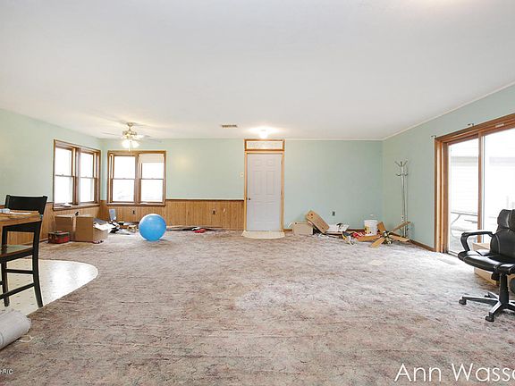 3rd image of 261 S 5th St NE