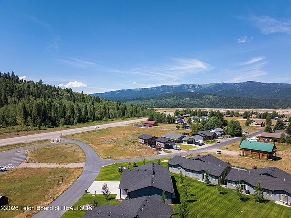 3rd image of 275 River View Cir #1