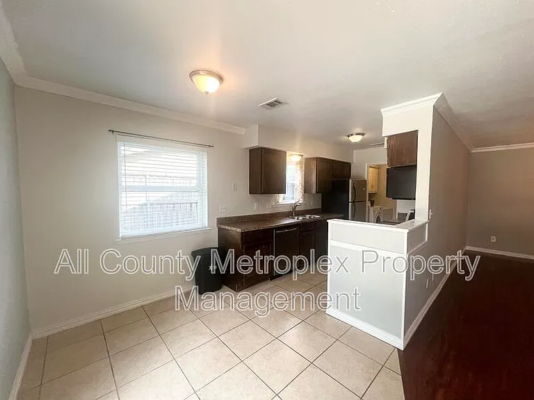 431 Malden Dr — Photo 4