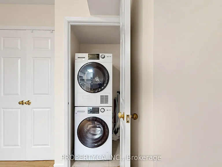 456 College St #310 — Photo 17