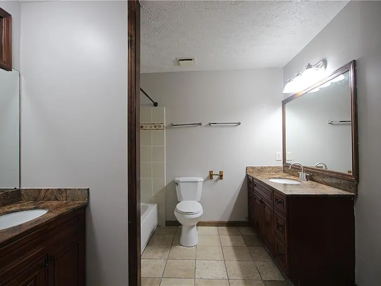 3310 Chastain Xing — Photo 3