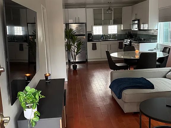 4th image of 121 Breeze Ave #1
