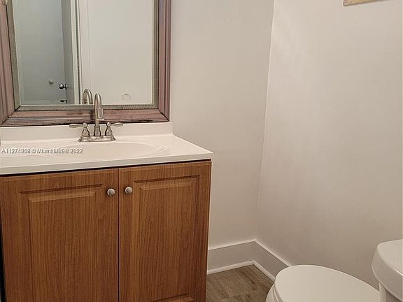 5th image of 1351 NE 191st St #106