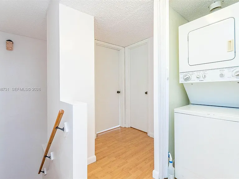 3862 NE 171st St #B — Photo 33